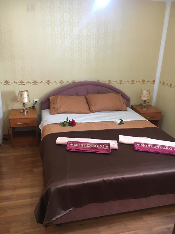 Sunny Villa Apartments Будва Екстер'єр фото