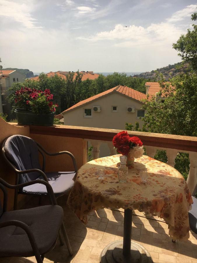 Sunny Villa Apartments Будва Екстер'єр фото